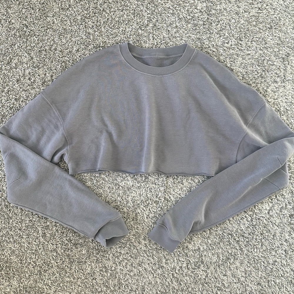 ALO Yoga crop crewneck in cool grey wash